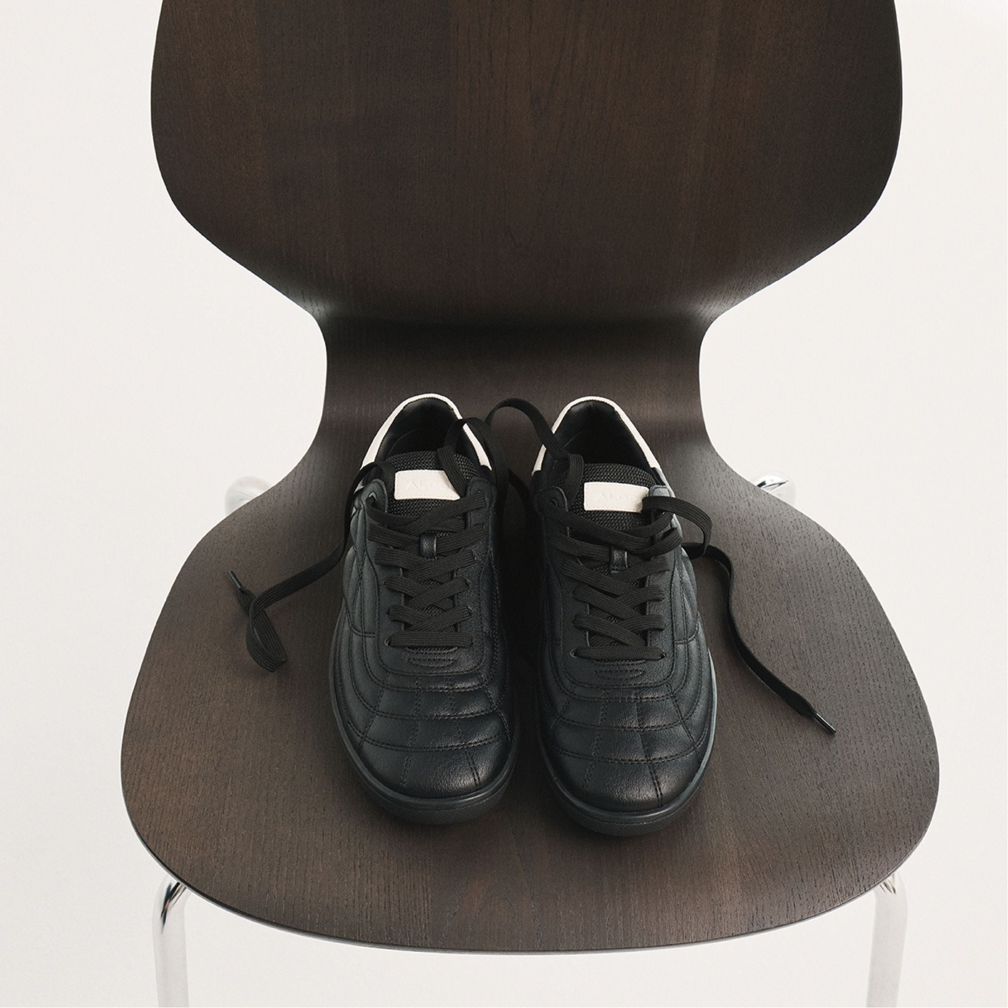 product_14049965_thepitch_black_001-002-043_look-part_sq_nt