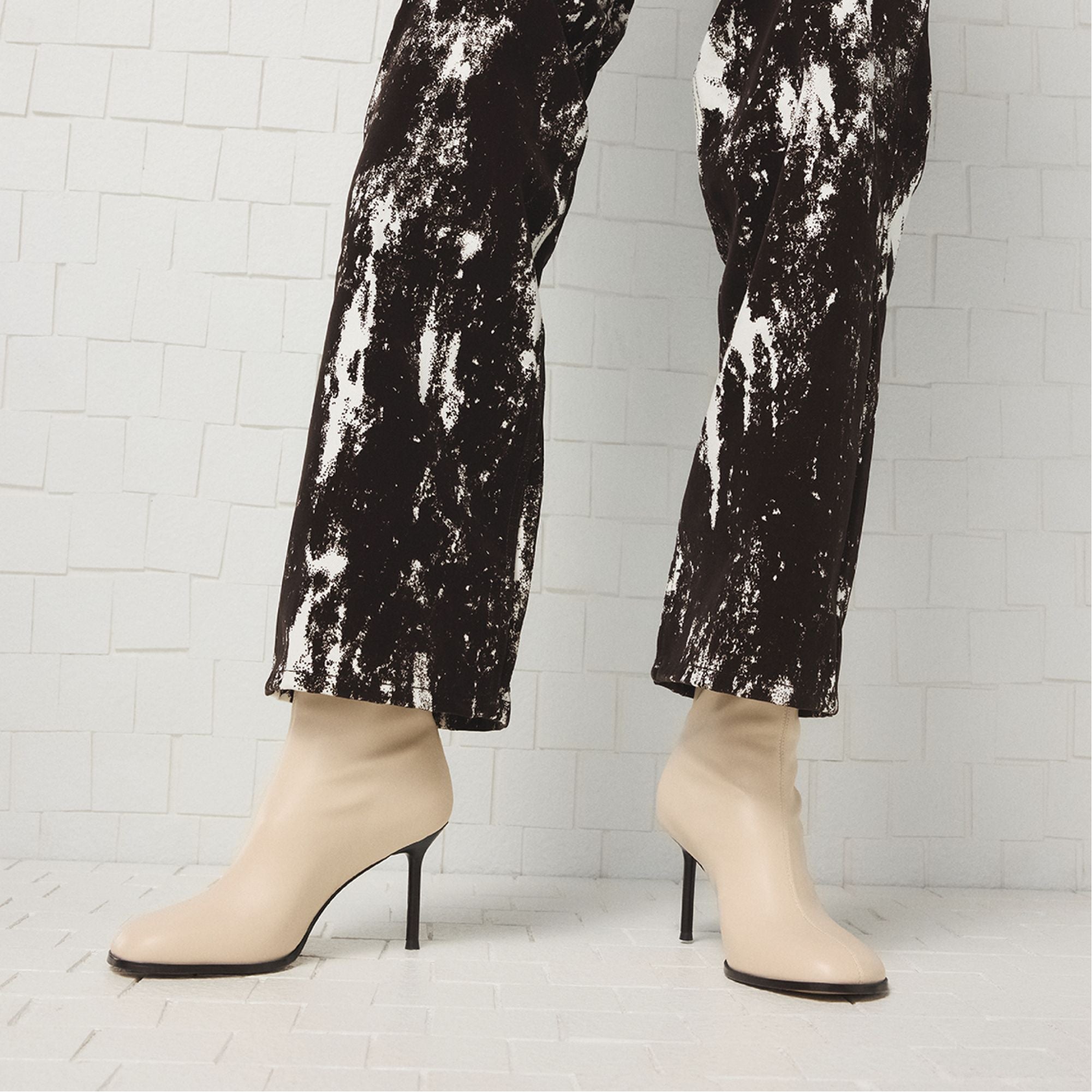 product_14115041_evander_white_108-002-045_look-part_sq_gy