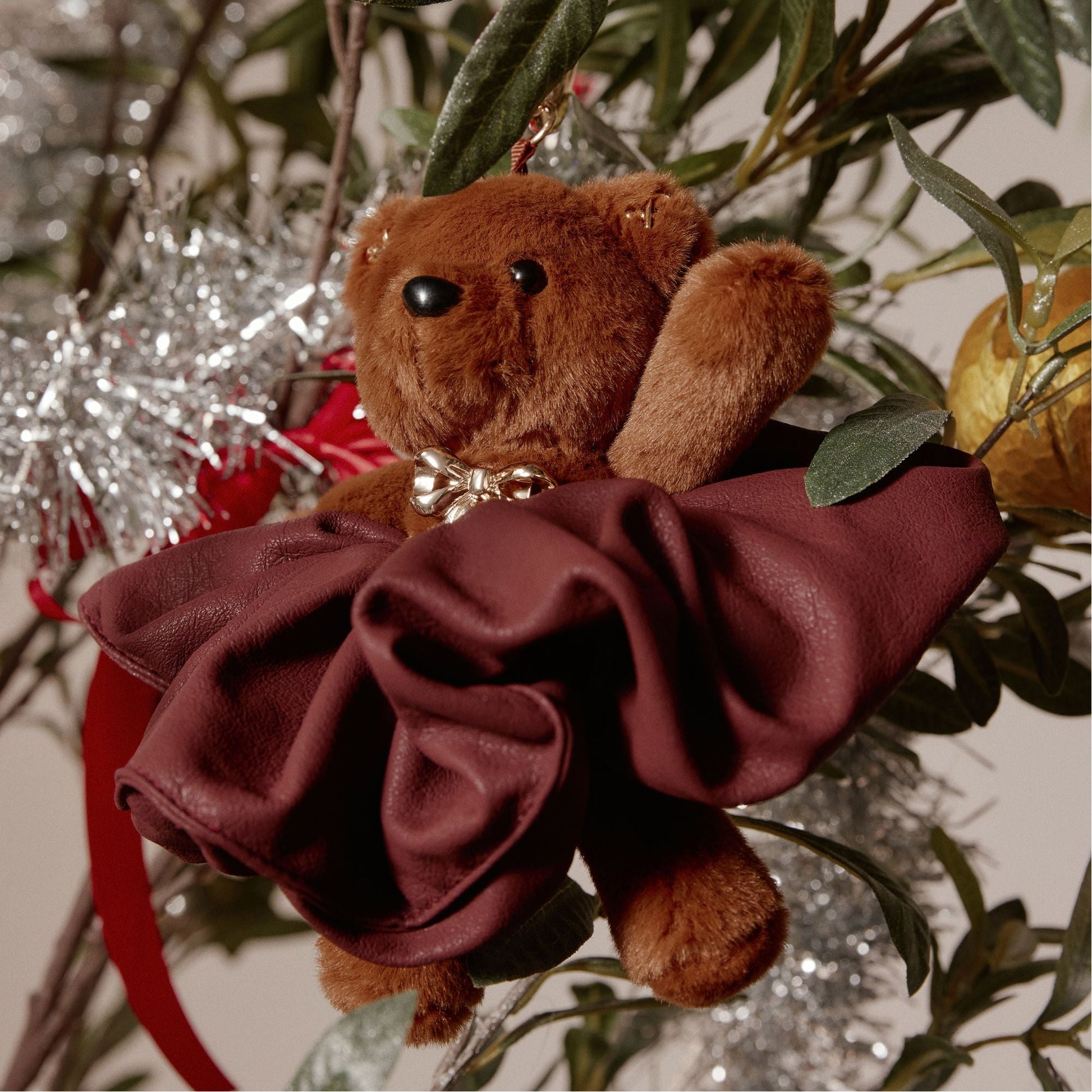 product_14161216_sleighbelle_brown_200_campaign-part_sq_gy