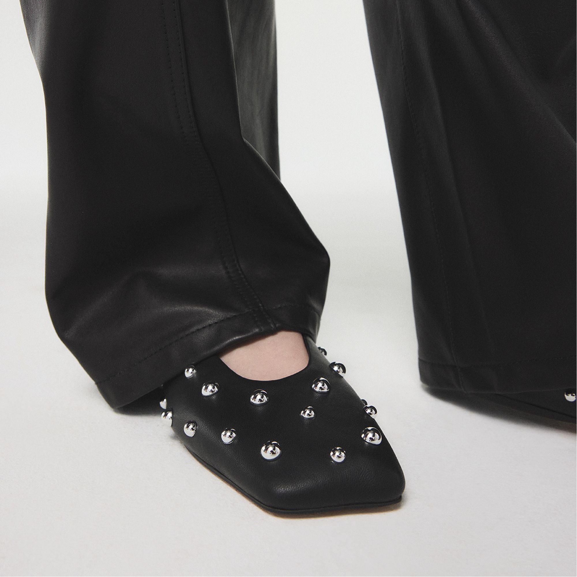 product_14164662_beralalden_black_001-001-043_look-part_sq_gy