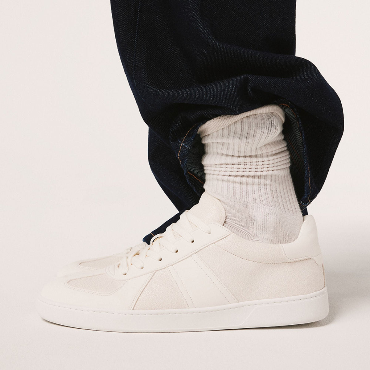 product_14204363_nikolas_white_100-002-043_look-part_sq_gy