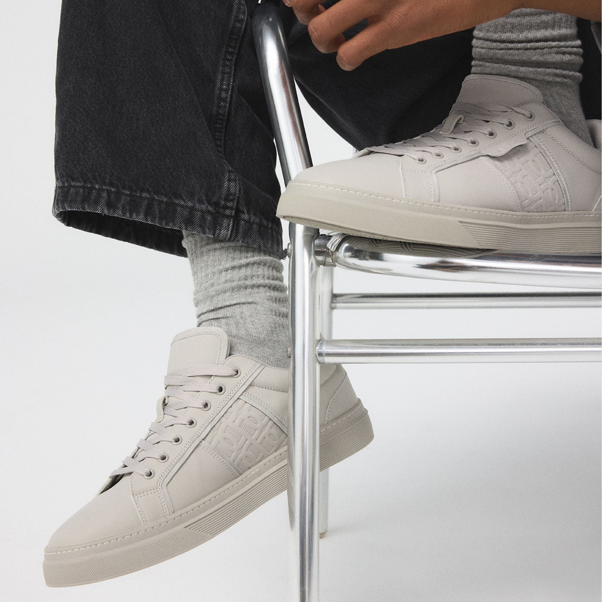 product_14204585_ccourtline_grey_050-002-043_look-part_sq_gy