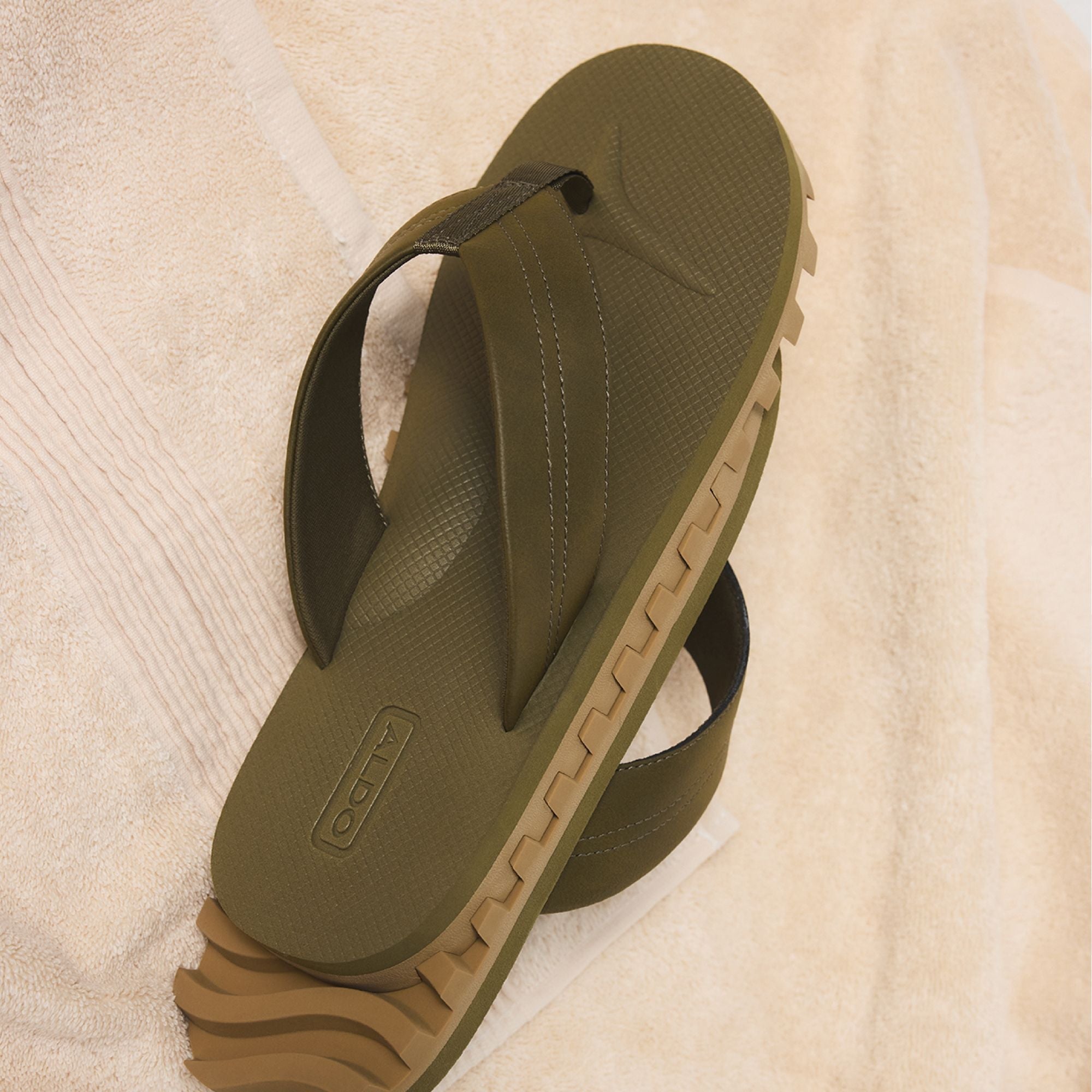 product_14290674_hideaway_green_250-002-043_look-part_sq_gy