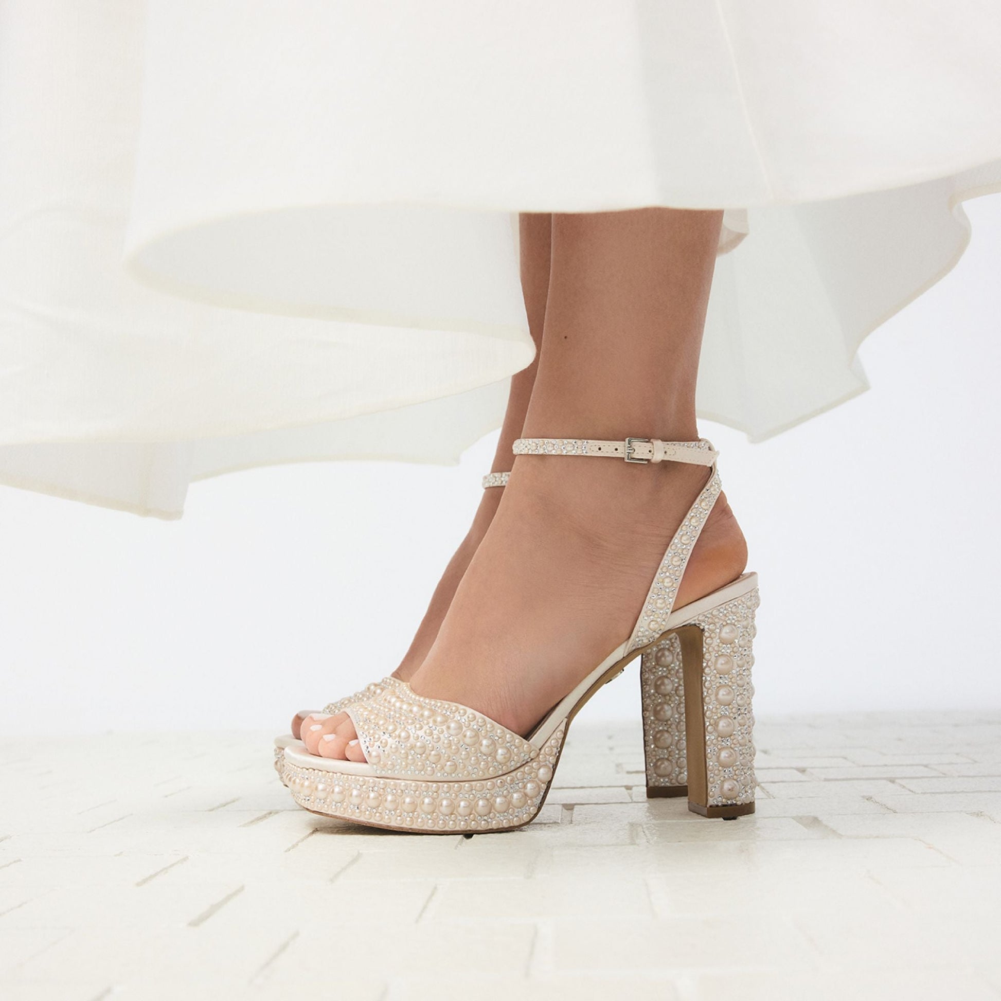 product_14296204_chicgleam_white_110-003-032_look-part_sq_gy