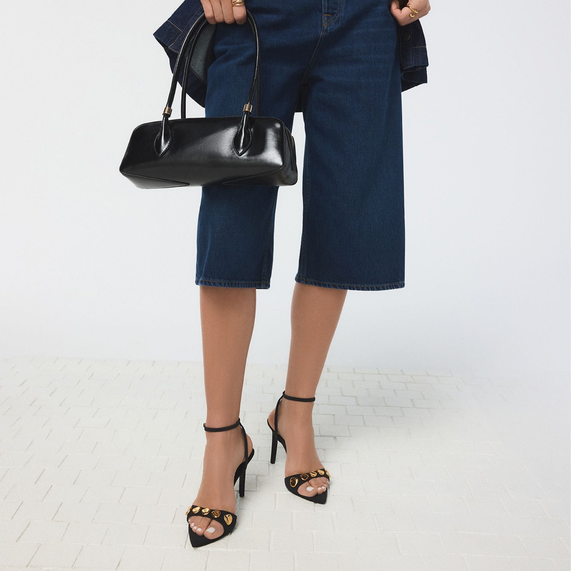 product_14298695_leara_black_007-002-031_look-part_sq_gy