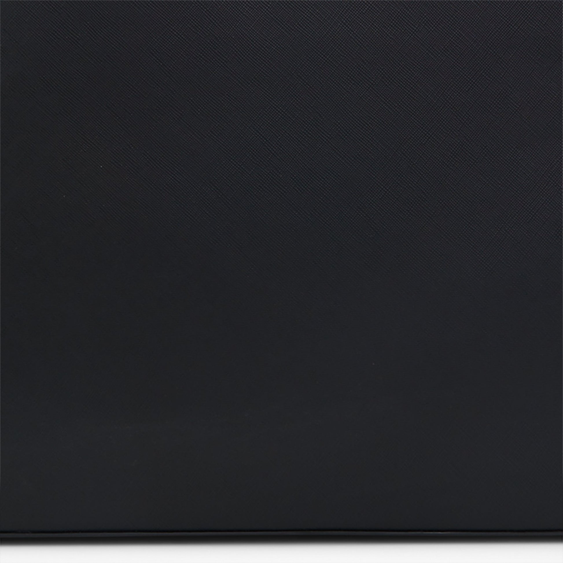 prysien_black_008-002-029_detail_sq_nt_2018x2018
