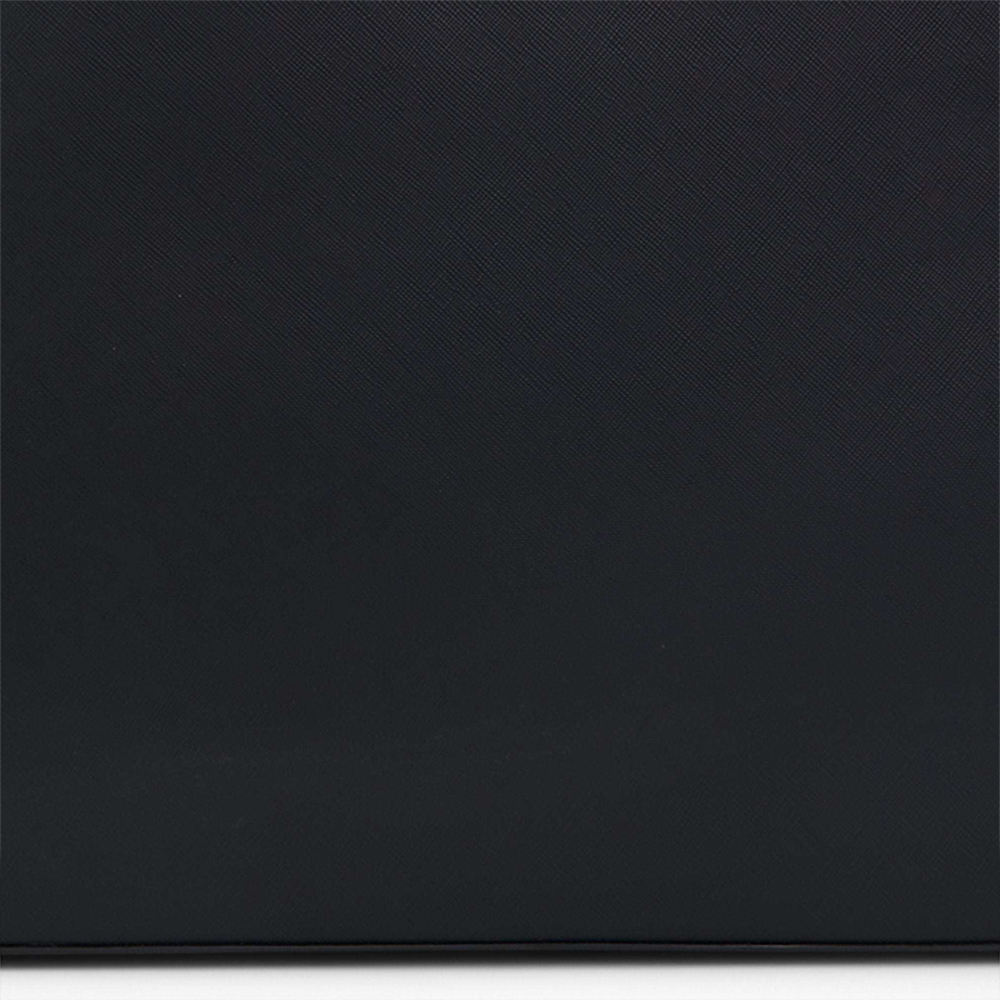 prysien_black_008-002-029_detail_sq_nt_2018x2018