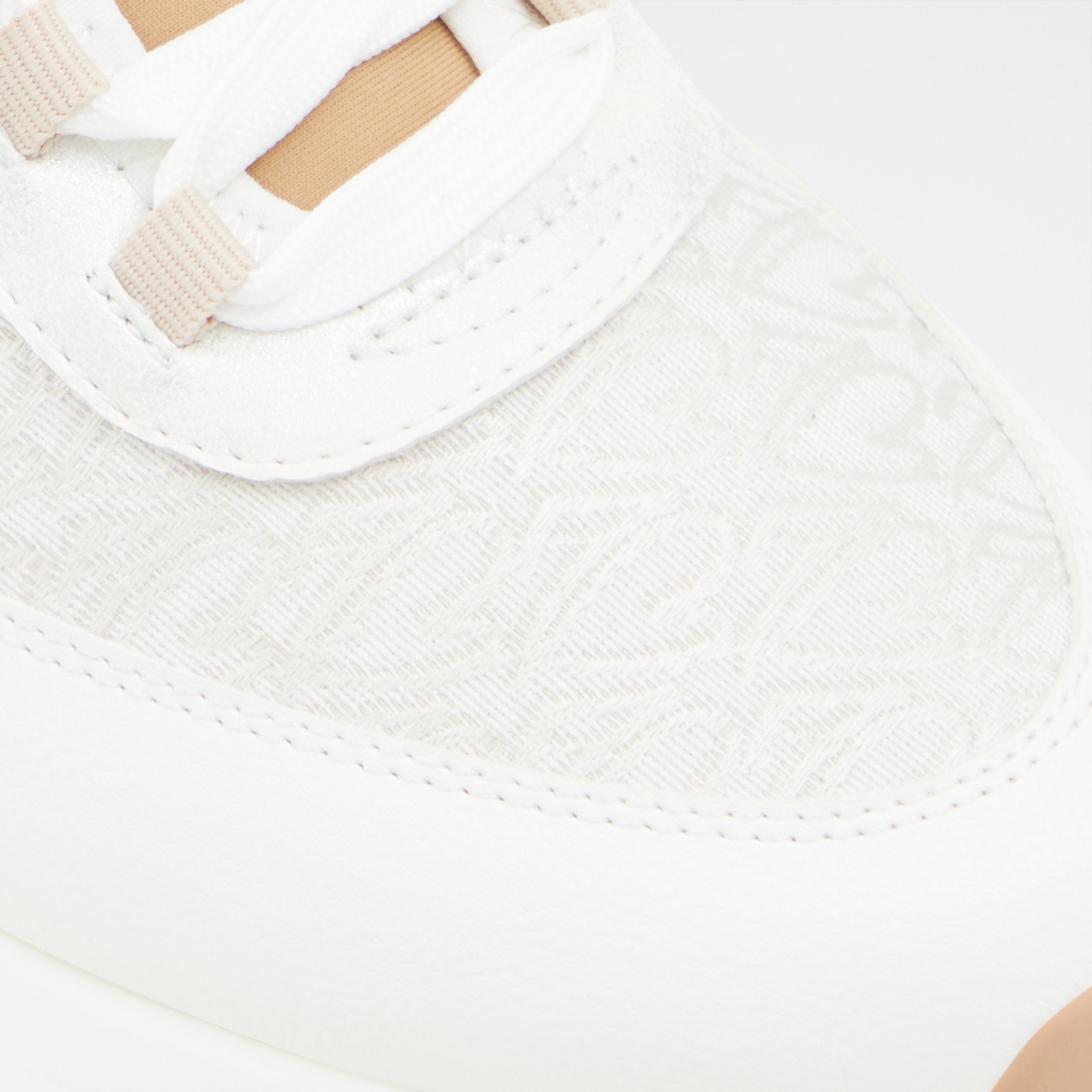 quiltyn_beige_271-002-039_detail_sq_nt_2018x2018