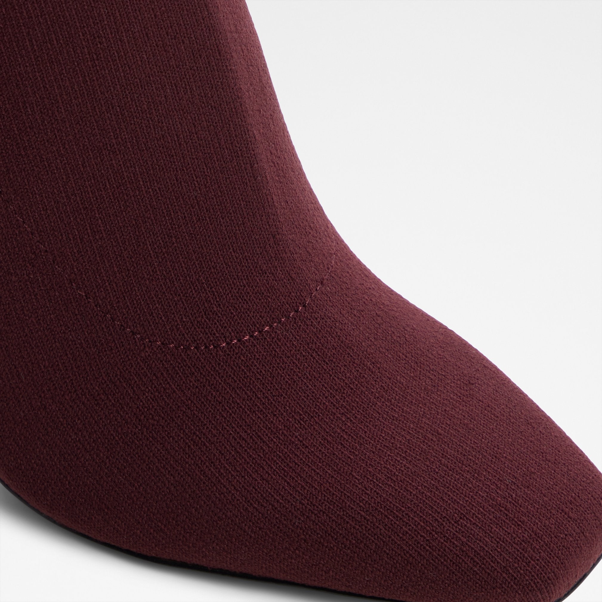 ranabeclya_red_640-003-017_detail_sq_nt_2018x2018