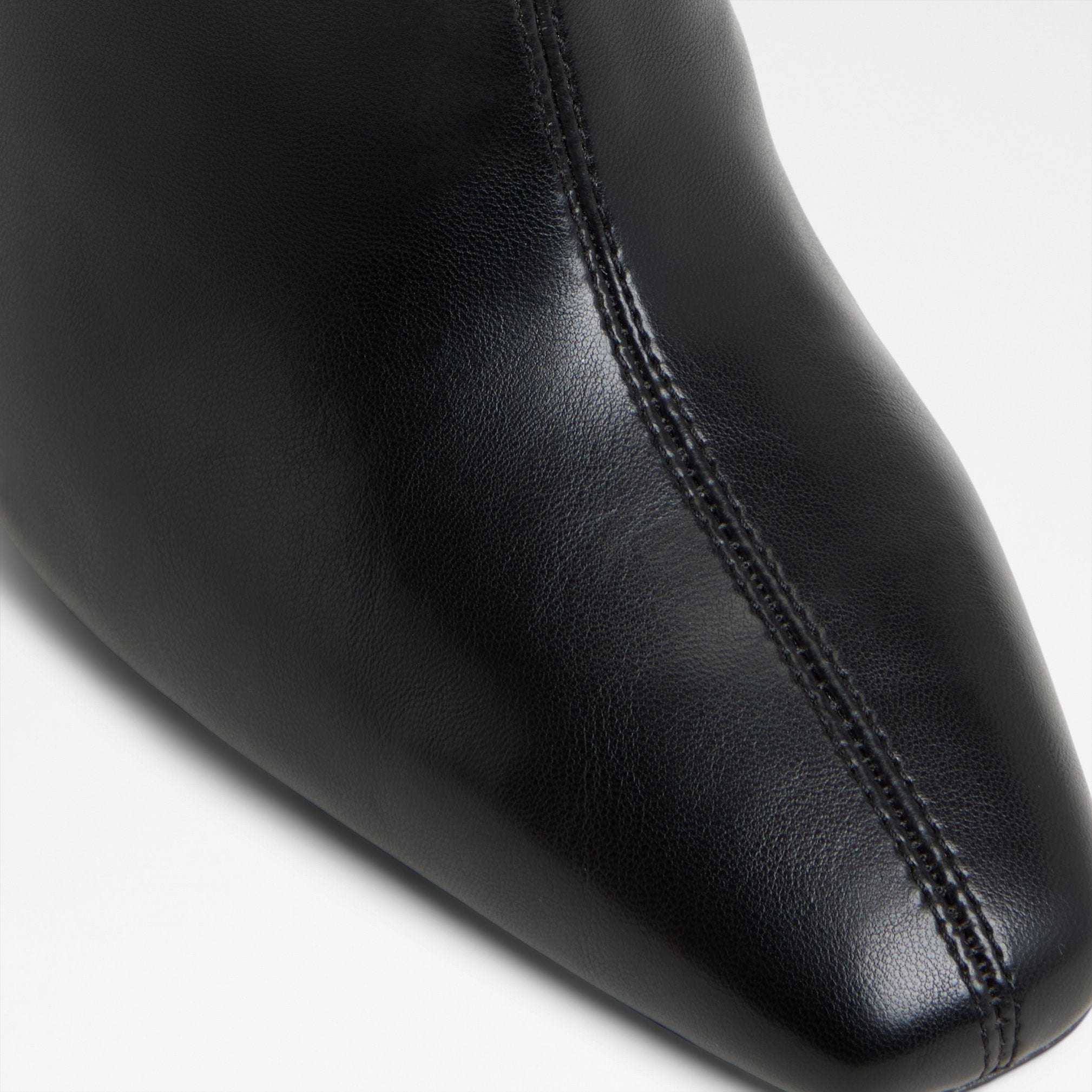 ranabelila_black_001-002-045_detail_sq_nt_2018x2018