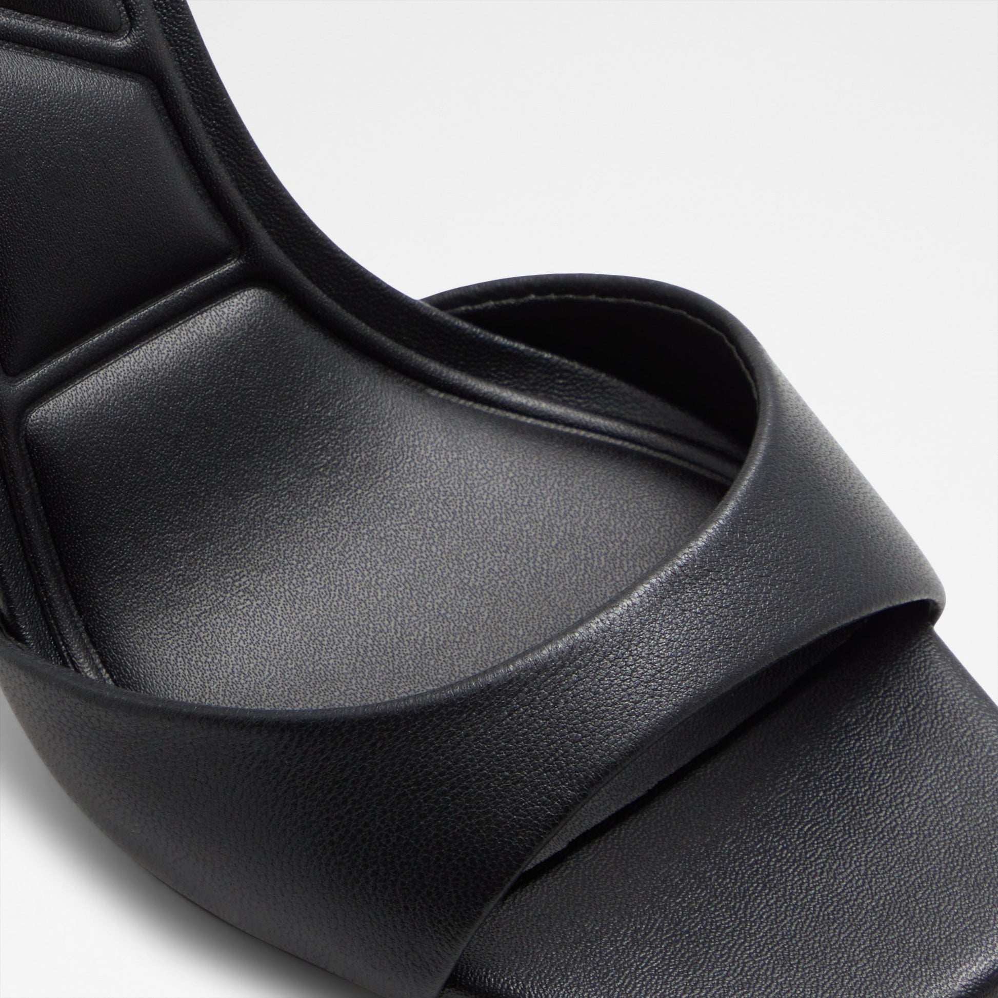 sake_black_001-001-043_detail_sq_nt_2018x2018