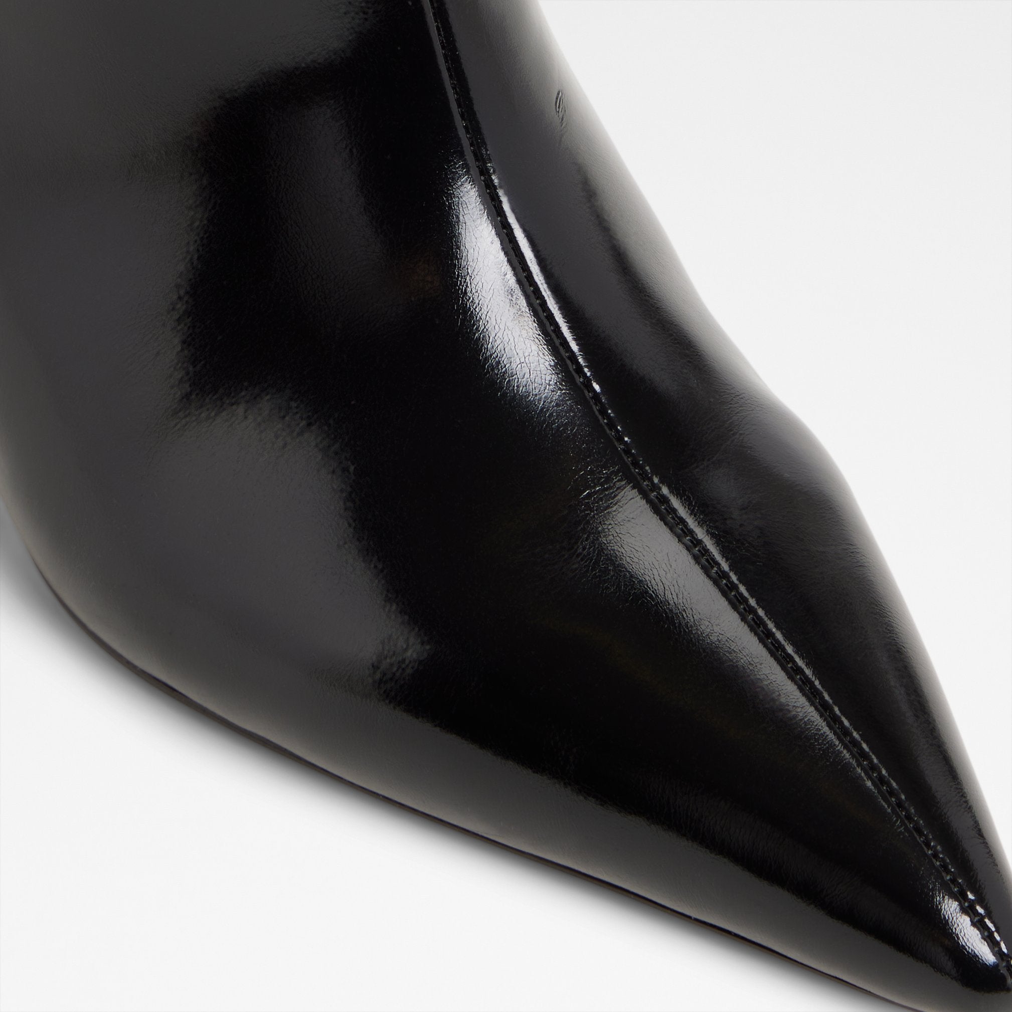 selora_black_001-002-042_detail_sq_nt_2018x2018