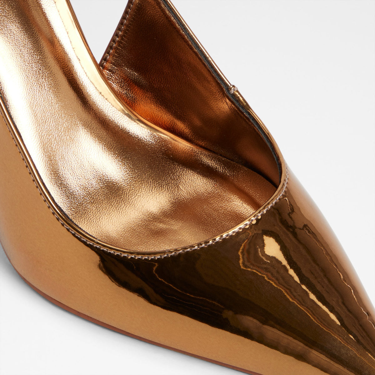 seralina_brown_222-002-028_detail_sq_nt_2018x2018
