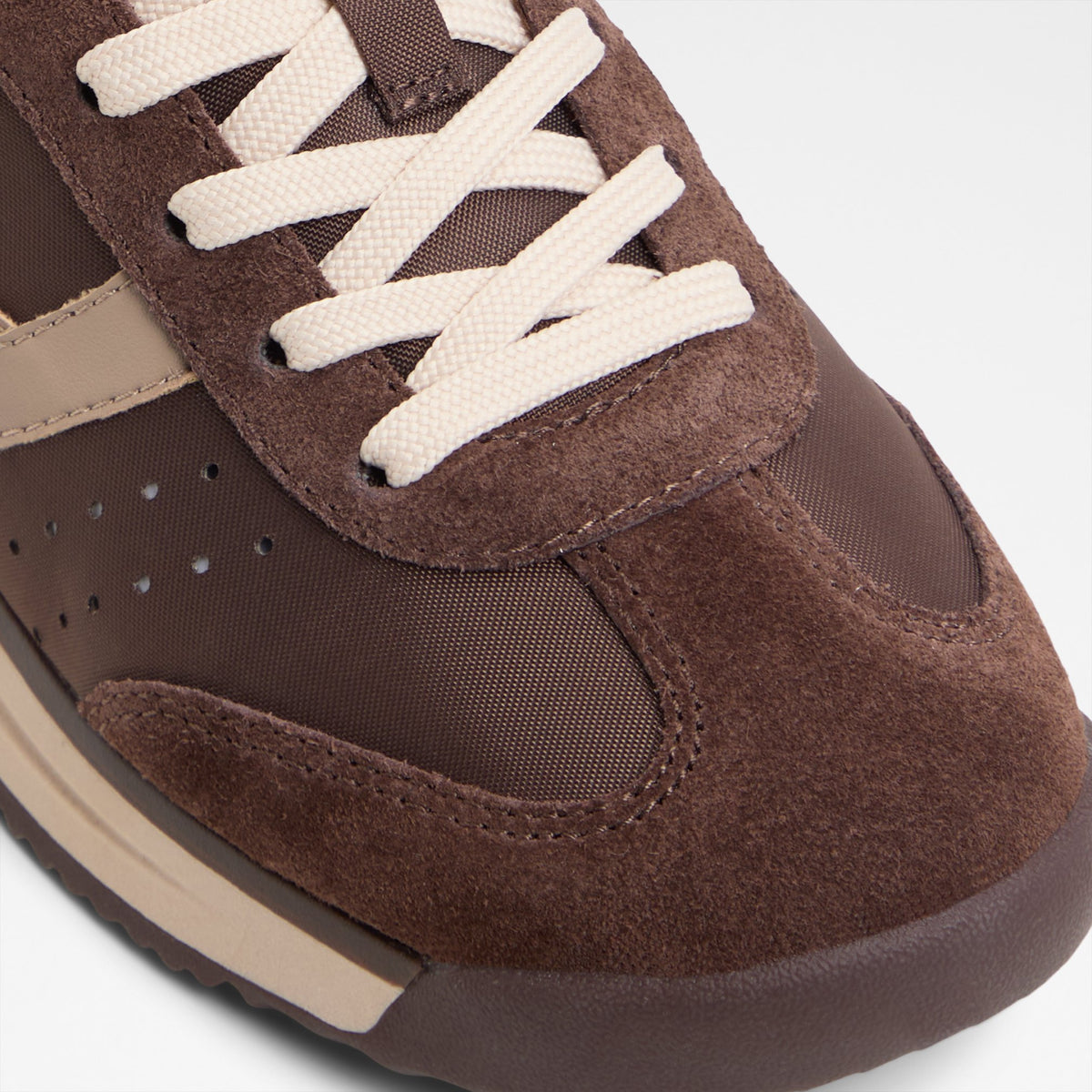 stepcount_brown_210-003-062_detail_sq_nt_2018x2018