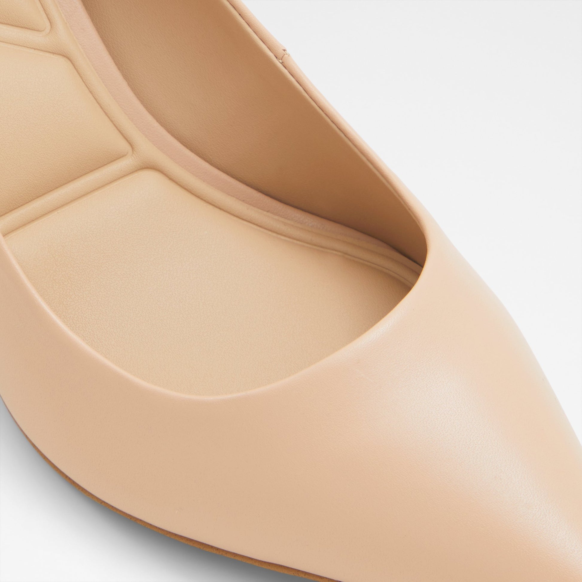 stessylow_beige_270-001-043_detail_sq_nt_2018x2018