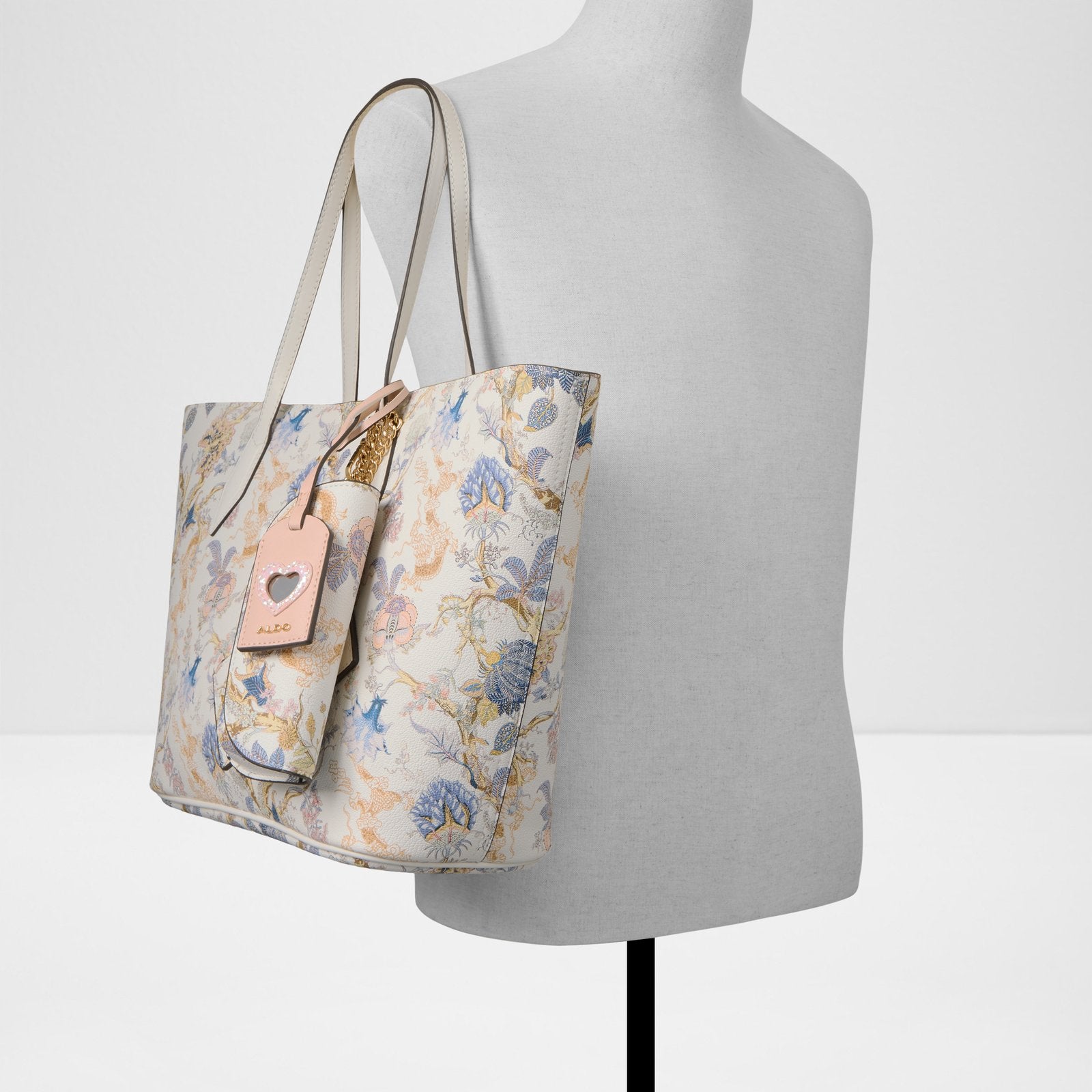 traveltote_multi_431-002-029_alt3_sq_nt_1600x1600